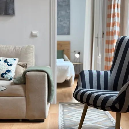 Cozy 1br Picasso By Easytrip Apartment Malaga