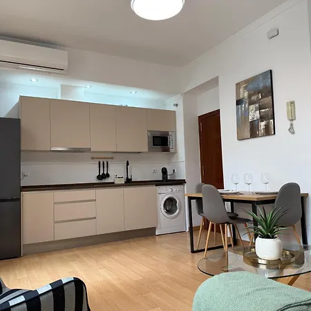 Cozy 1br Picasso By Easytrip Apartment *